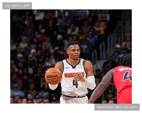 威斯布鲁克无球跑动提升关键时刻突破效率明显拉开防守差距