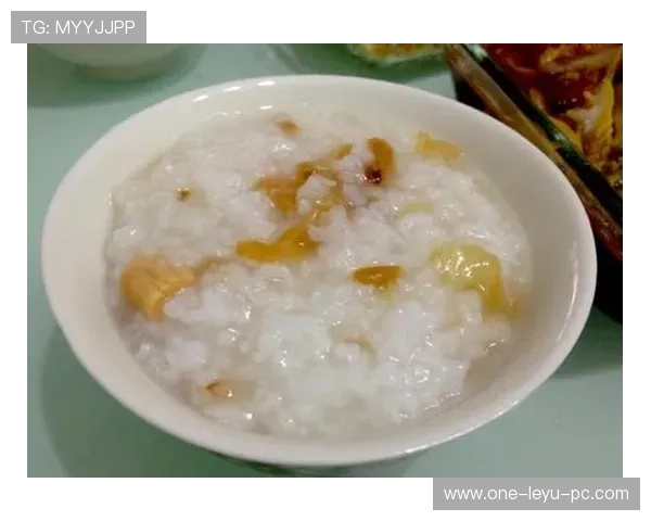 王昶家的冰箱里塞满蛋白粉，连饮料都是按毫升算的