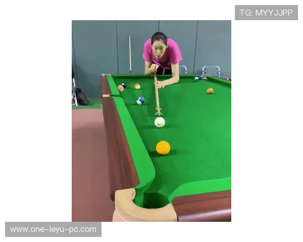 潘晓婷家的台球桌比我家客厅还大