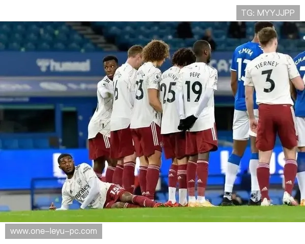 人墙干扰任意球？裁判为何不吹犯规