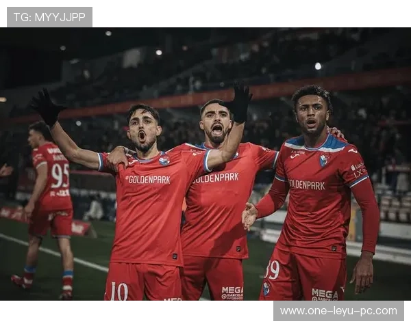 曼联防线失误频繁引发争议，对球队近期稳定性造成影响